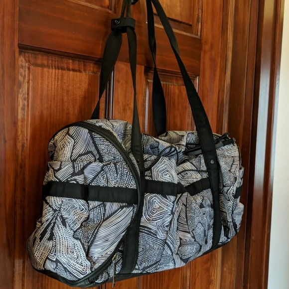 Lululemon Dottie Tribe duffel bag - Picture 2 of 5